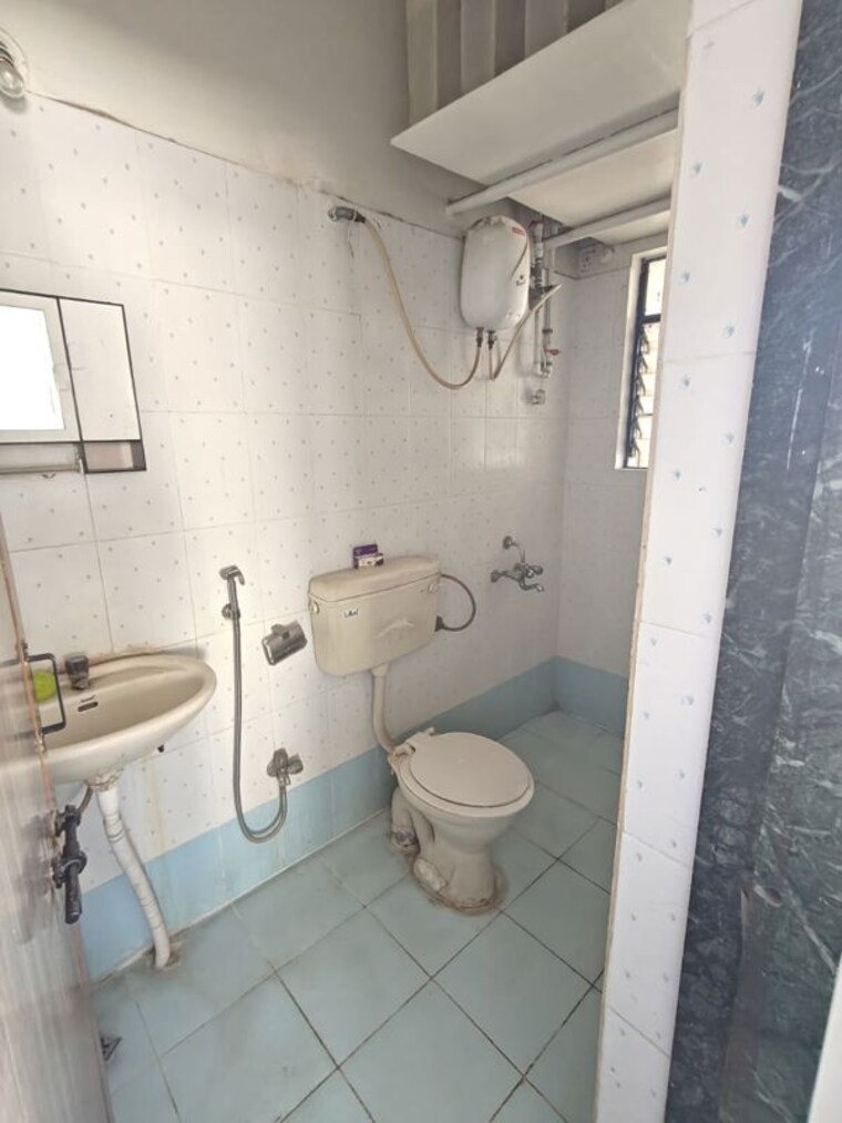 Bathroom, saudamini-chs 3 Bedroom 1350 Sq.Ft. Apartment In Kothrud Pune 10151070