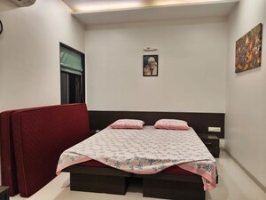 Bedroom in 2 BHK Apartment at Radha Kunj Matunga West, Matunga West – for Rent