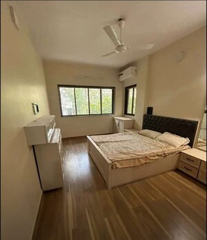 Bedroom in 2 BHK Apartment at Shiv Apartments Matunga, Matunga – for Rent