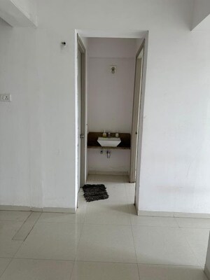Bathroom in 1.5 BHK Apartment at Vaishnodevi Circle – for Rent
