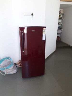 Furnished Amenities in 1.5 BHK Apartment at Vaishnodevi Circle – for Rent