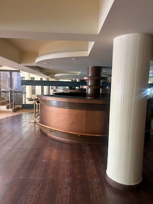 Furnished Amenities in 2.5 BHK Apartment at Embassy Habitat, Palace Road – for Rent