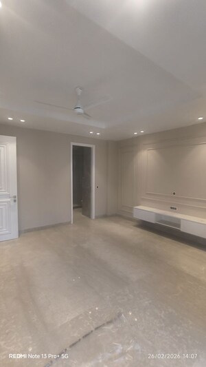 Room in 4 BHK Builder Floor at DLF Atria, Dlf Phase ii – for Sale