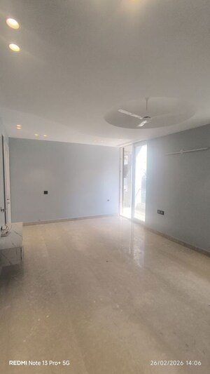 Room in 3 BHK Builder Floor at DLF Atria, Dlf Phase ii – for Sale