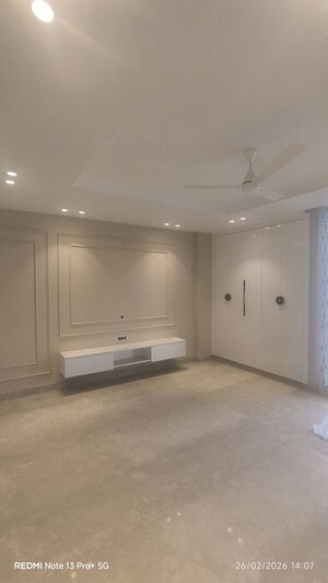 Room in 3 BHK Builder Floor at DLF Atria, Dlf Phase ii – for Sale