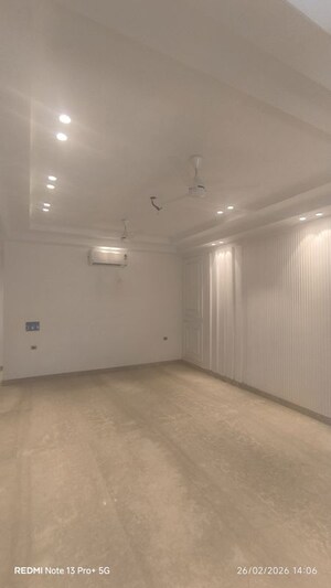 Room in 3 BHK Builder Floor at DLF Atria, Dlf Phase ii – for Sale