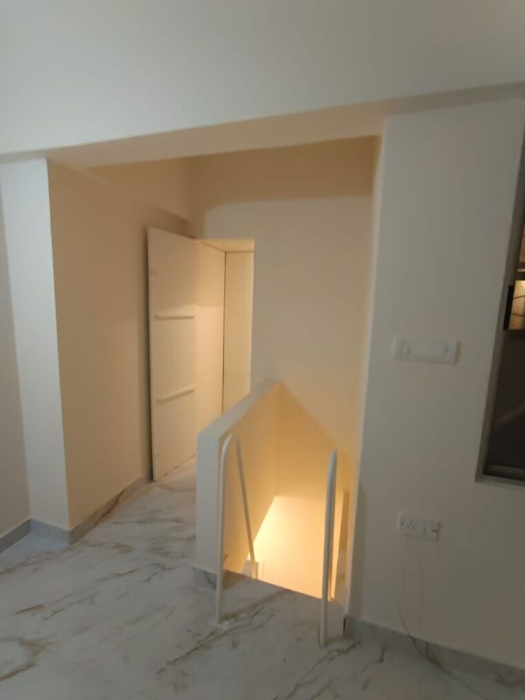 Room, vasanth nagar 3.5 Bedroom 2400 Sq.Ft. Builder Floor In Vasanth Nagar Bangalore 10151094