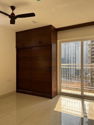 Room in 3 BHK Apartment at Prestige Beverly Hills, Kokapet – for Rent