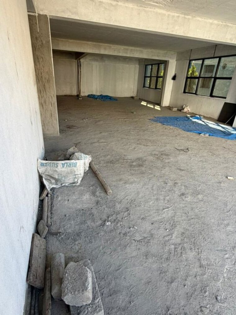  Parking, hs-apartment Commercial Office Space 2500 Sq.Ft. In Cunningham Road Bangalore 9904283