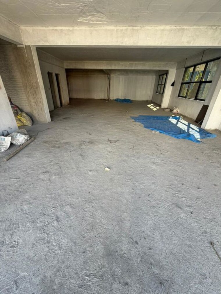  Parking, hs-apartment Commercial Office Space 2500 Sq.Ft. In Cunningham Road Bangalore 9904283