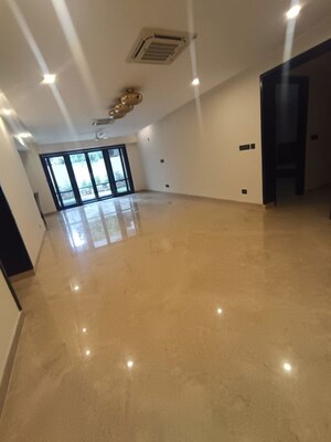 Room in 4 BHK Apartment at HM Gladiolus, Halasuru – for Rent