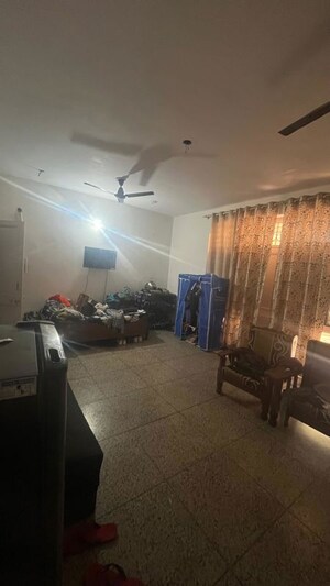 Living Room in 2 BHK Builder Floor at Sector 50 – for Rent