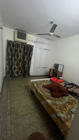 Bedroom in 2 BHK Builder Floor at Sector 50 – for Rent