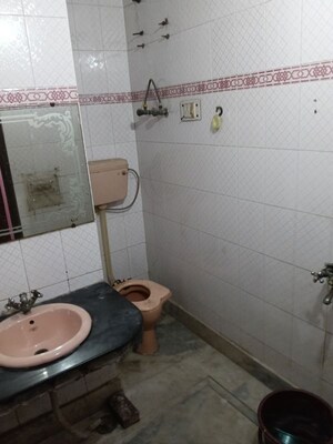 Master Bedroom in 1 RK Independent House at Mukherjee Nagar – for Rent