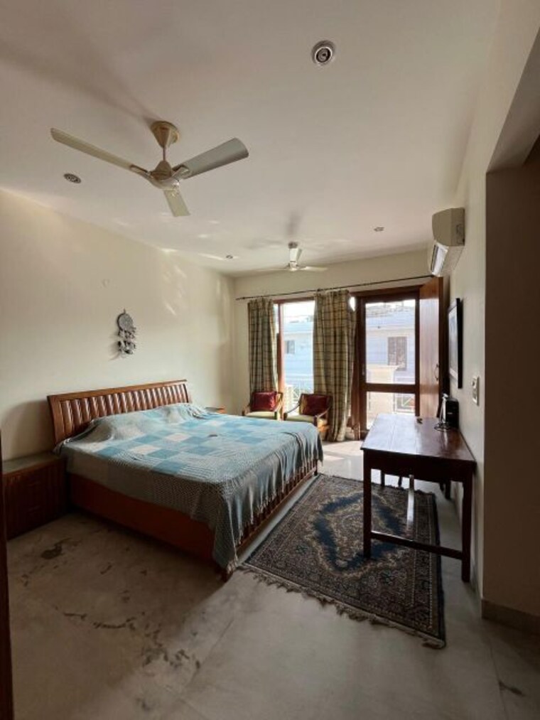 Bedroom, sector 11 4 Bedroom 4500 Sq.Ft. Builder Floor In Sector 11 Chandigarh 10151120