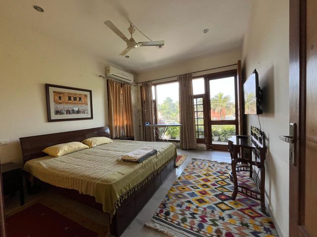4 BHK + Pooja Room,Servant Room,Study Room,Extra Room Builder Floor For Rent in Sector 11
