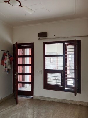 Room in 2 BHK Builder Floor at Sector 18 – for Rent