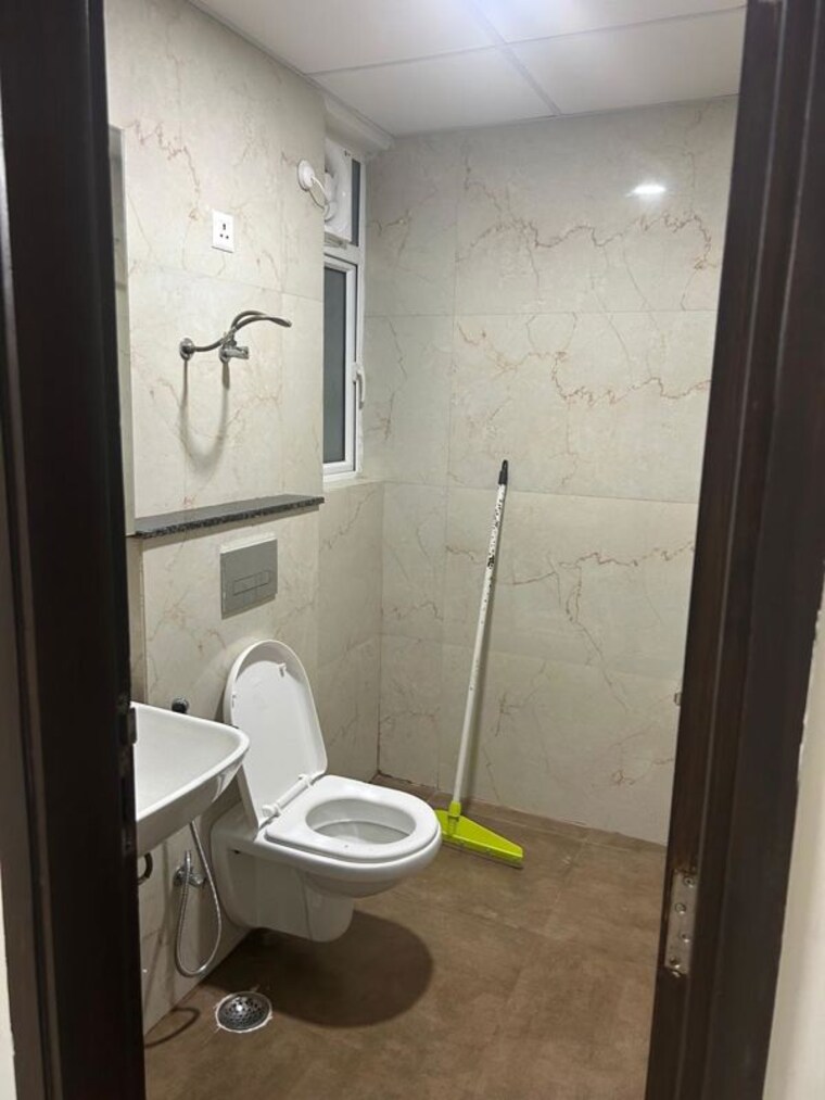 Bathroom, rof-amaltas 3 Bedroom 643 Sq.Ft. Apartment In Sector 92 Gurgaon 10151141