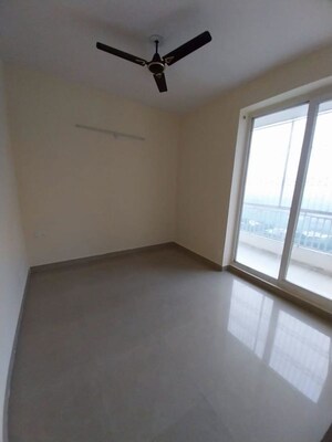 Room in 2 BHK Apartment at Jaypee Moon Court, Jaypee Greens – for Rent