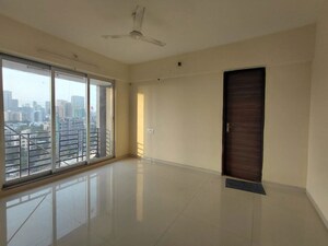 Room in 2 BHK Apartment at Solitaire Heights, Malad West – for Rent