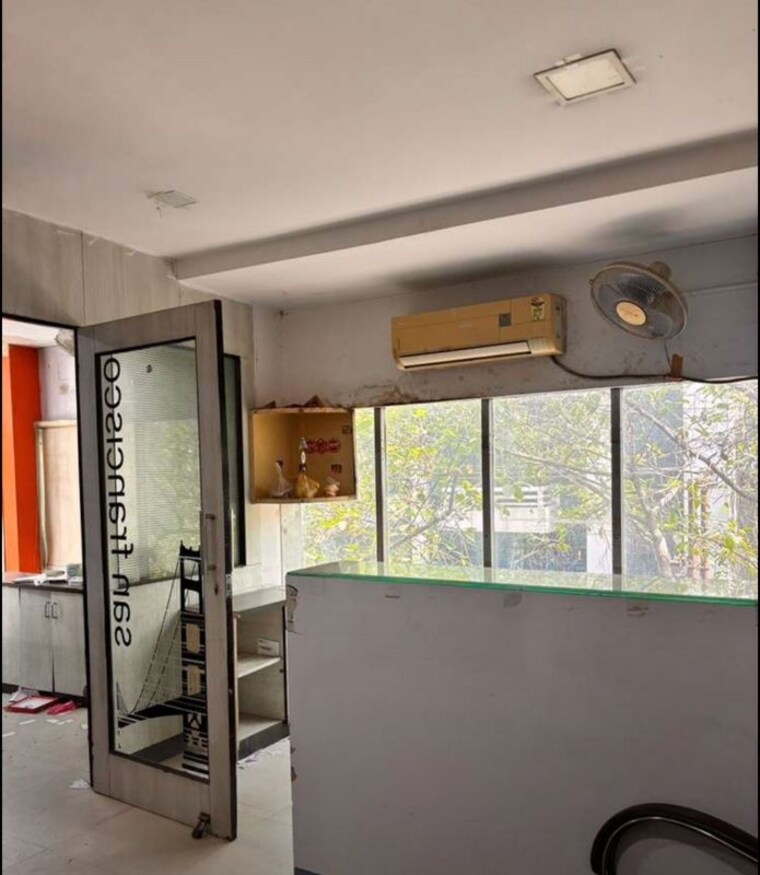 Team Area, hazratganj Commercial Office Space 1338 Sq.Ft. In Hazratganj Lucknow 10151209