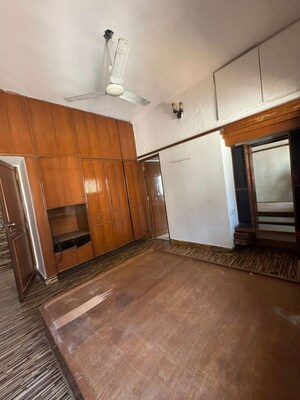 Bedroom in 5 BHK Apartment at Vastrapur – for Rent