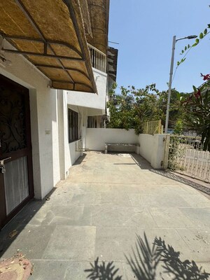 Parking in 5 BHK Apartment at Vastrapur – for Rent