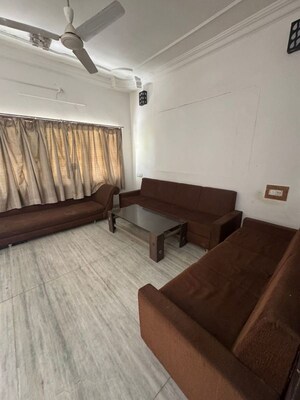 Hall in 5 BHK Apartment at Vastrapur – for Rent