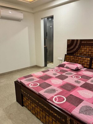 Bedroom in 3 BHK Builder Floor at Unitech Greenwood City Apartment, Sector 45 – for Rent