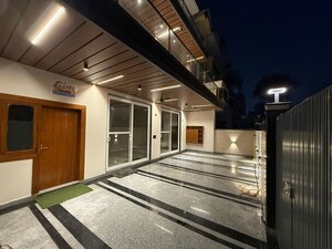 Balcony in 3 BHK Independent House at RWA Apartments Sector 71, Sector 71 – for Rent