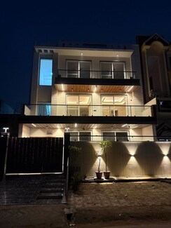 3 BHK Independent House For Rent in RWA Apartments Sector 71