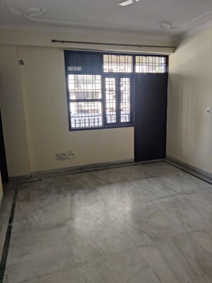 Room in 3.5 BHK Apartment at Alaknanda Society, Sector 56 – for Rent