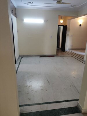 Room in 3.5 BHK Apartment at Alaknanda Society, Sector 56 – for Rent