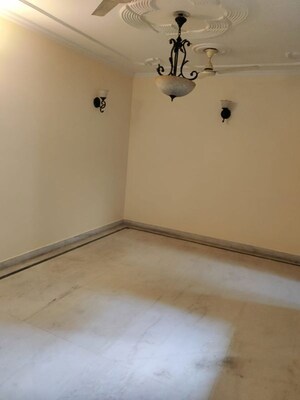 Room in 3.5 BHK Apartment at Alaknanda Society, Sector 56 – for Rent