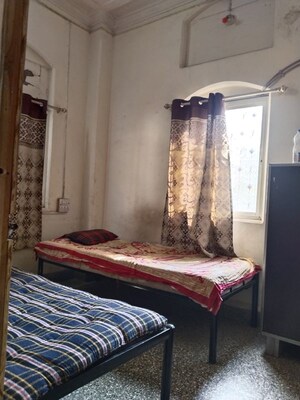 Bedroom in Studio Apartment at Agarkar Nagar – for Rent
