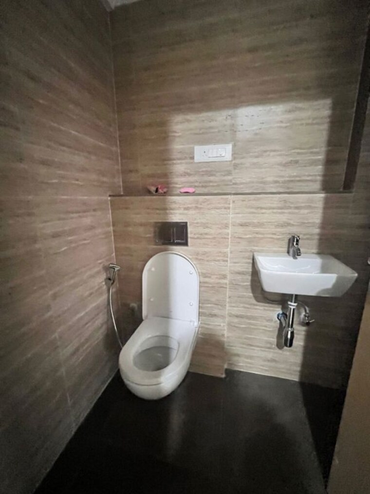 Bathroom, andheri west 2 Bedroom 750 Sq.Ft. Apartment In Andheri West Mumbai 10151296