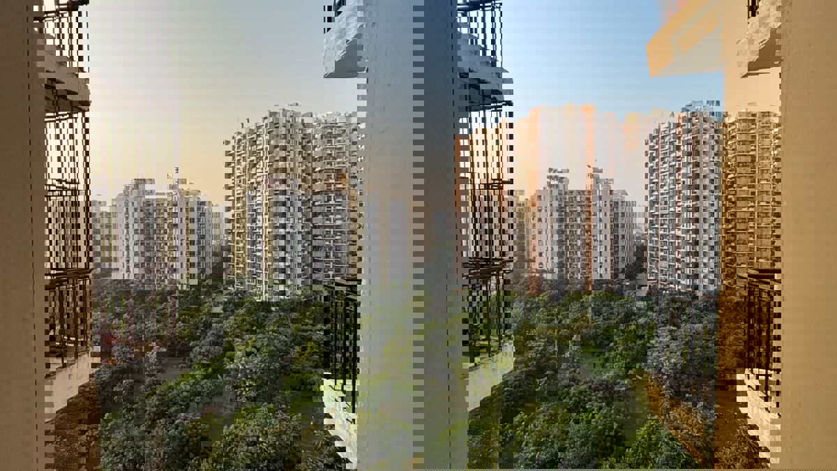 2.5 BHK + Store Room 1350 Sq.Ft. Apartment in Panchsheel Greens II