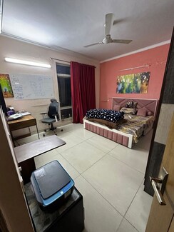 3.5 BHK + Pooja Room,Servant Room,Study Room Apartment For Sale in Unitech Uniworld Gardens