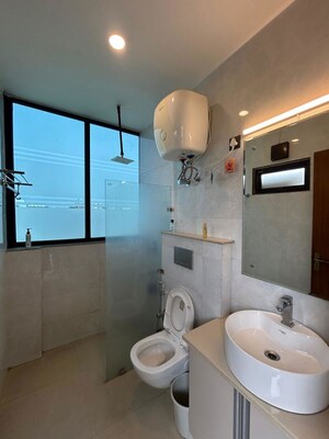 Bathroom in 1 BHK Builder Floor at Sector 42 – for Rent