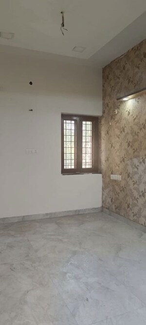 Room in 3 BHK Apartment at Vasant Kunj – for Rent