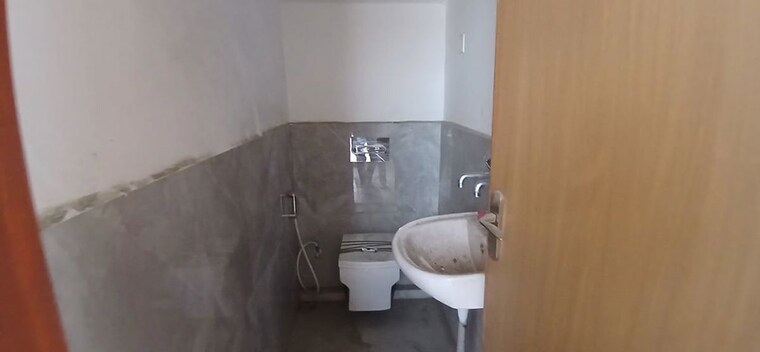 Bathroom, ss-the-leaf 5 Bedroom 4950 Sq.Ft. Penthouse In Sector 85 Gurgaon 10149607
