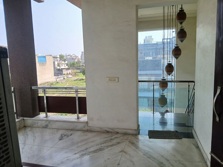 Room, sector 9 2.5 Bedroom 180 Sq.Yd. Builder Floor In Sector 9 Hisar 10137199