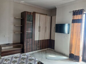 Room in 2.5 BHK Builder Floor at Sector 9 – for Rent