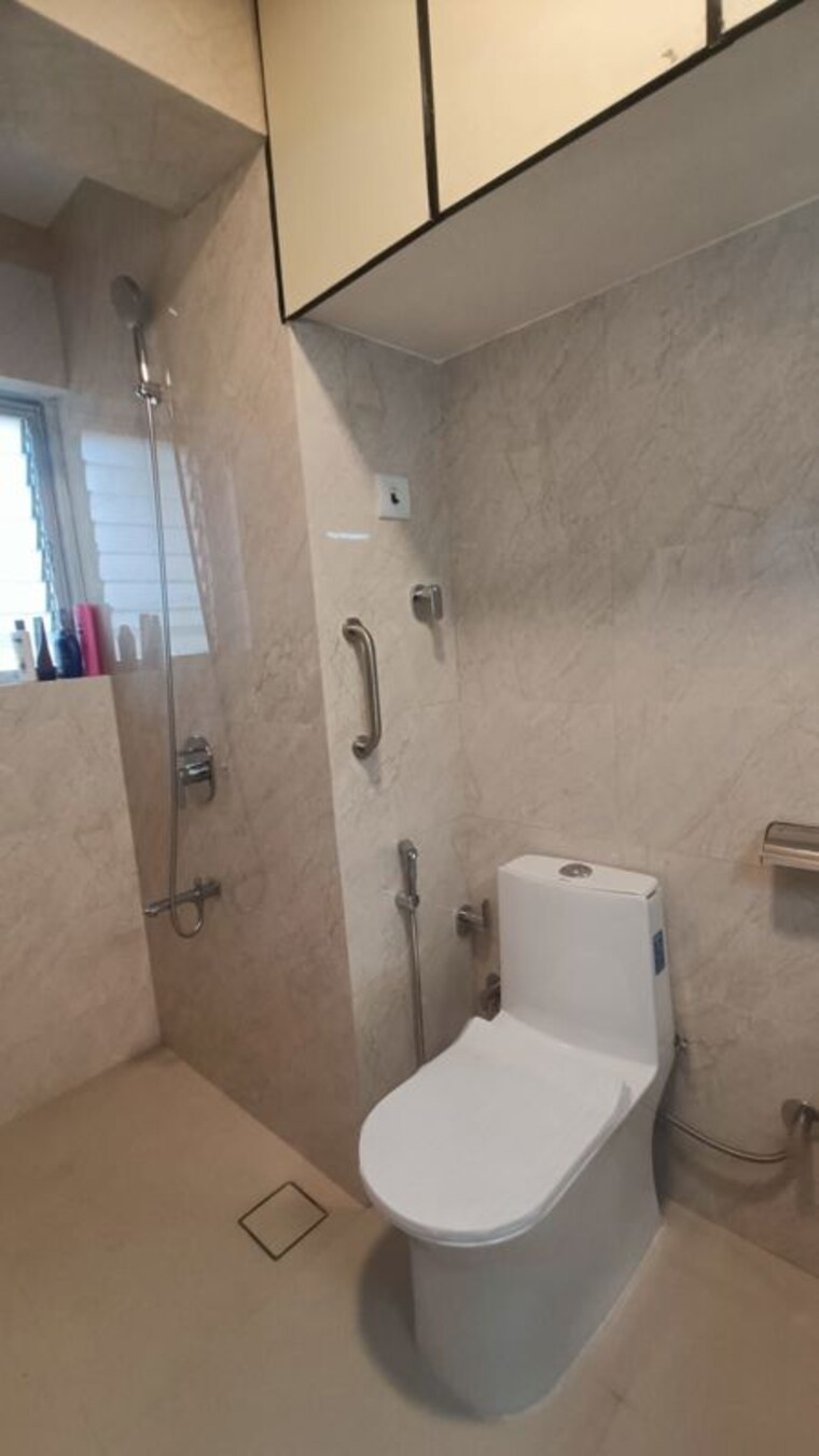Bathroom, dadarkar-building 1 Bedroom 400 Sq.Ft. Apartment In Dadar West Mumbai 10151519
