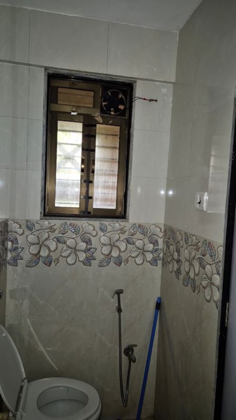 Bathroom, jheel-darshan-apartment 2 Bedroom 930 Sq.Ft. Apartment In Powai Mumbai 10151524