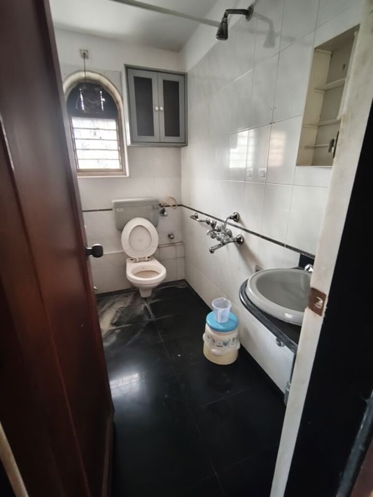 Bathroom, amol-chs-mahim 2 Bedroom 800 Sq.Ft. Apartment In Mahim Mumbai 10151587