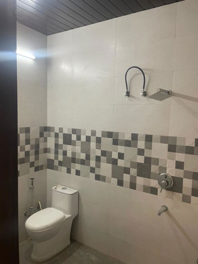 Bathroom, niranjanpur 1.5 Bedroom 1000 Sq.Ft. Independent House In Niranjanpur Dehradun 10151596