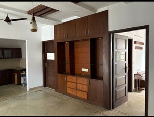Room in 3 BHK Builder Floor at Sector 21 – for Rent