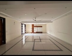 3 BHK + Pooja Room,Servant Room,Study Room,Extra Room Builder Floor For Rent in Sector 21