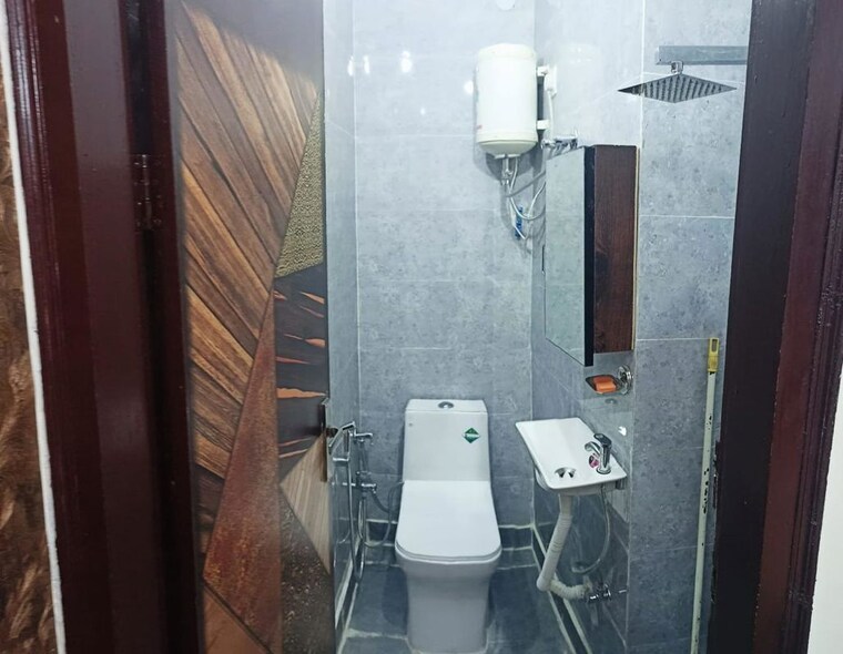 Bathroom, subhash nagar 1 RK 40 Sq.Yd. Builder Floor In Subhash Nagar Delhi 10151634